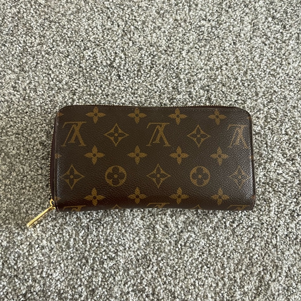 Louis Vuitton wallet authentic